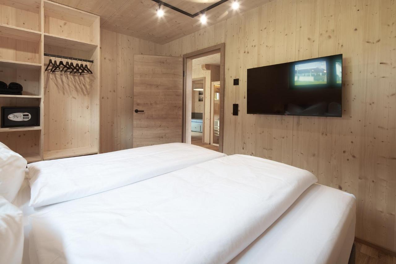 Black Forest Lodges - Gehobene Ferienwohnungen Mit Privatsaunas Tulfes Eksteriør bilde